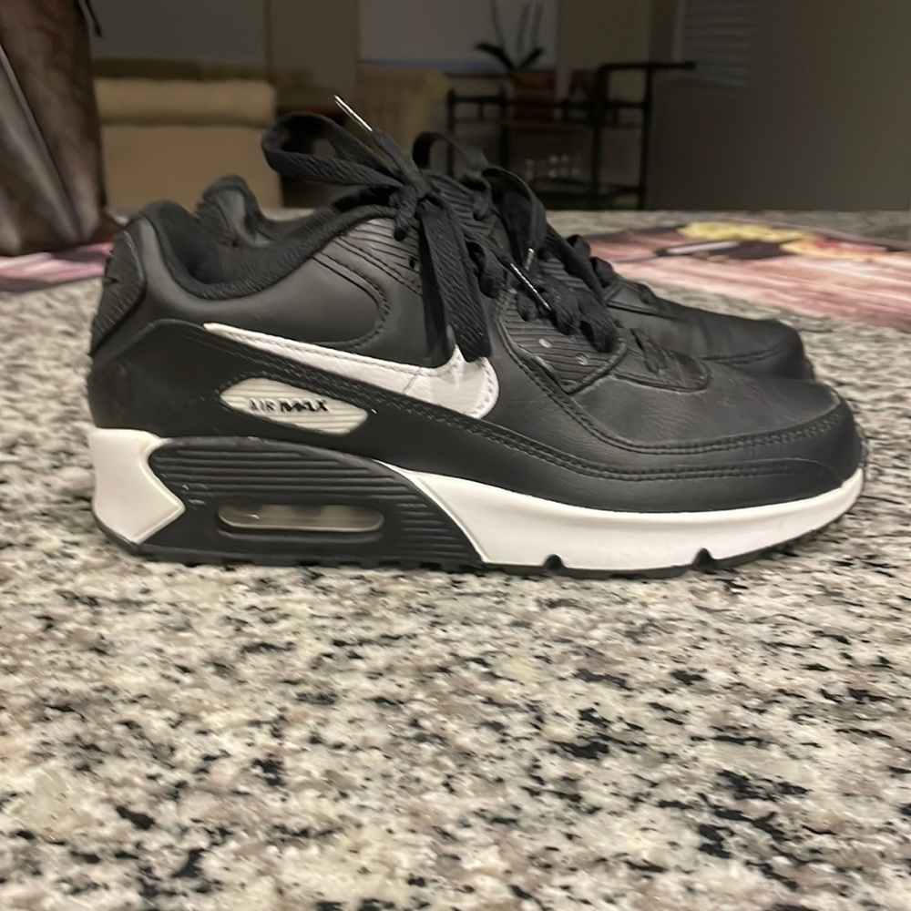 black and white nike air max